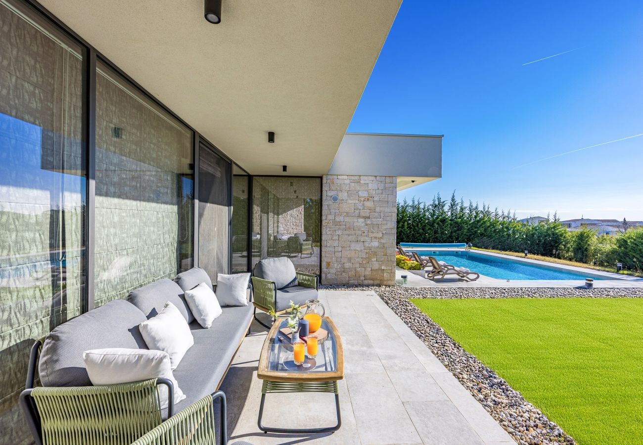 Вилла на Brtonigla - Villa Miracle for 5 persons near Novigrad with wellness area, 50 m2 heated pool, sea view & kids playground