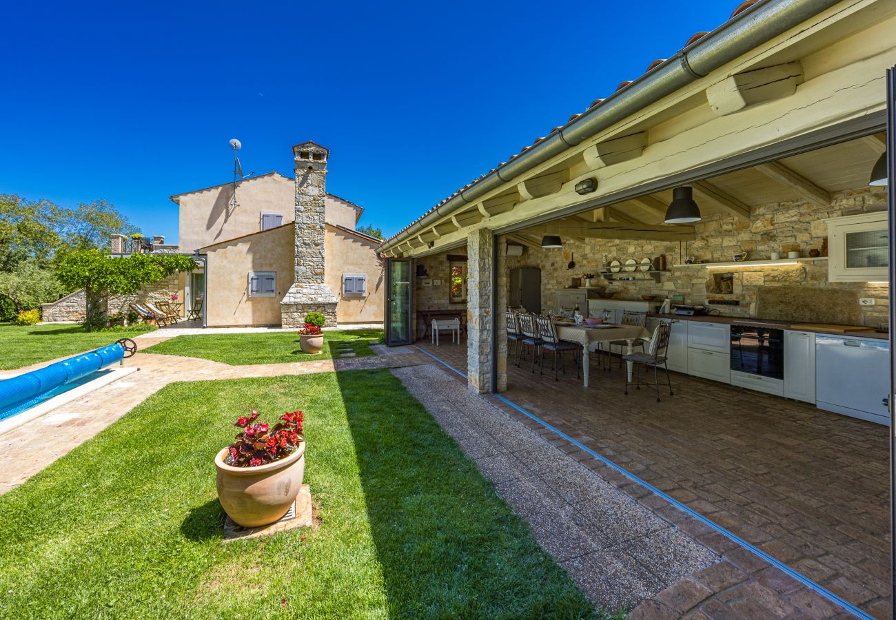 Вилла на Prodol - Villa Lipa for 8 persons near Pula with 41 m2 heated pool, beautiful garden, sauna & kids playground