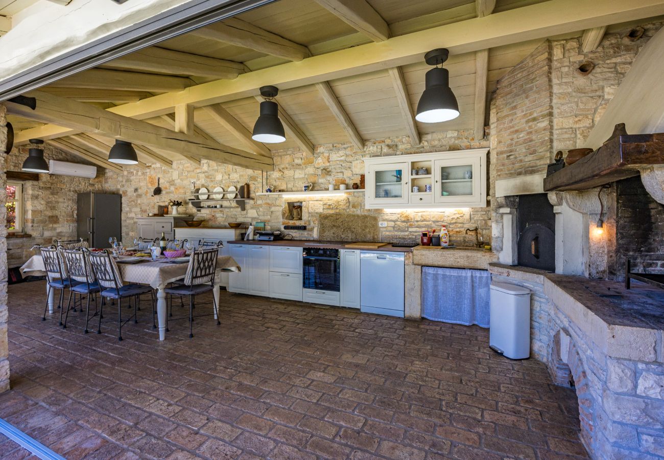 Вилла на Prodol - Villa Lipa for 8 persons near Pula with 41 m2 heated pool, beautiful garden, sauna & kids playground