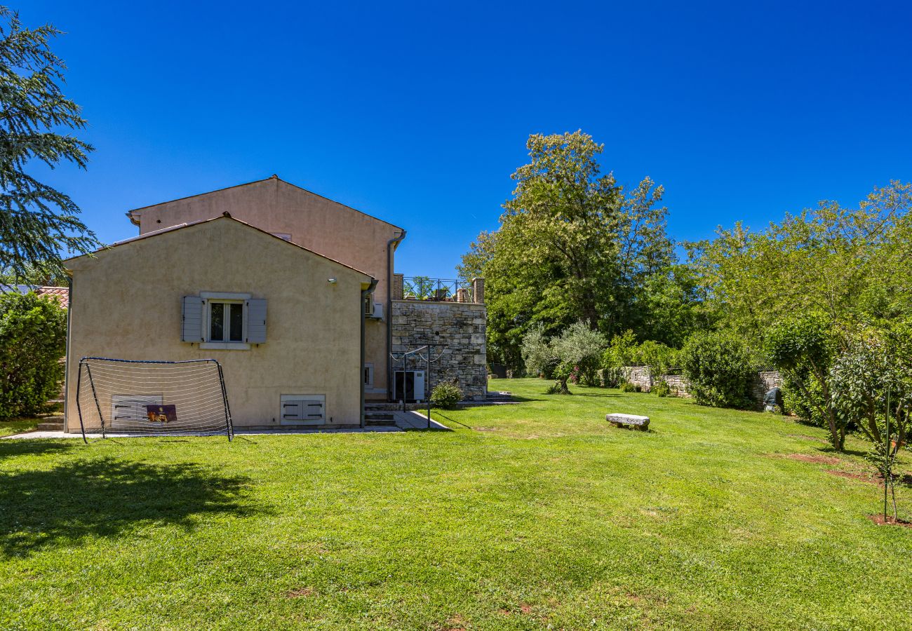 Вилла на Prodol - Villa Lipa for 8 persons near Pula with 41 m2 heated pool, beautiful garden, sauna & kids playground