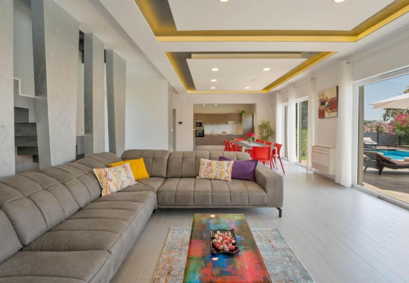 Вилла на Medulin - Villa Chillax in Medulin for 10 people with 47 m2 private pool, jacuzzi & sea view - only 400 meters from beach