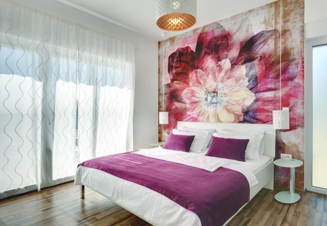 Вилла на Medulin - Villa Chillax in Medulin for 10 people with 47 m2 private pool, jacuzzi & sea view - only 400 meters from beach