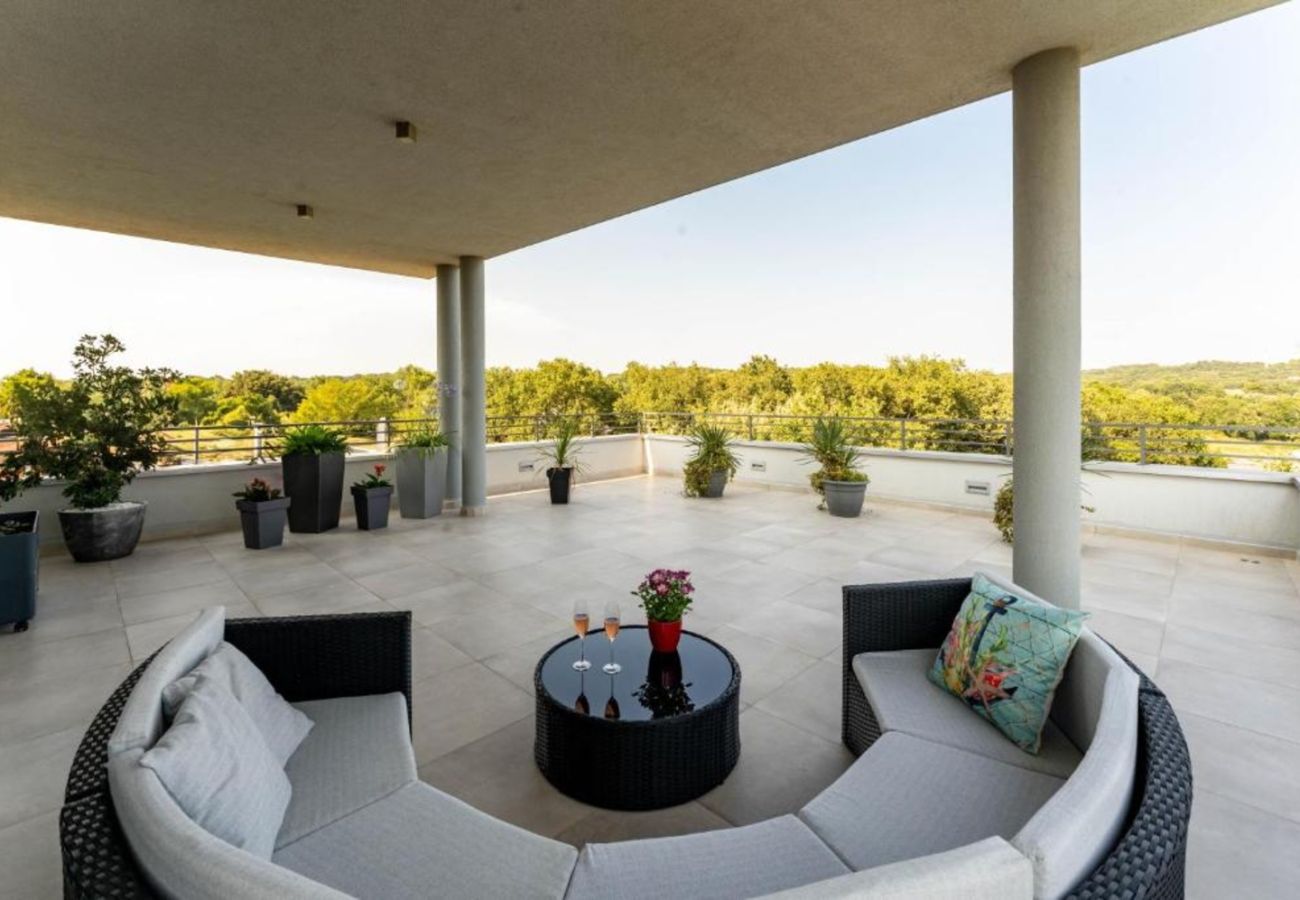 Вилла на Medulin - Villa Chillax in Medulin for 10 people with 47 m2 private pool, jacuzzi & sea view - only 400 meters from beach