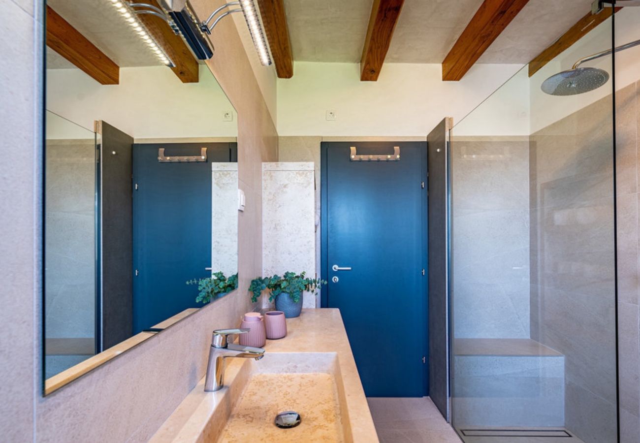 Вилла на Kašcerga - Villa Padova for 12 persons near Motovun with 84 m2 infinity pool with panoramic view & beautiful garden