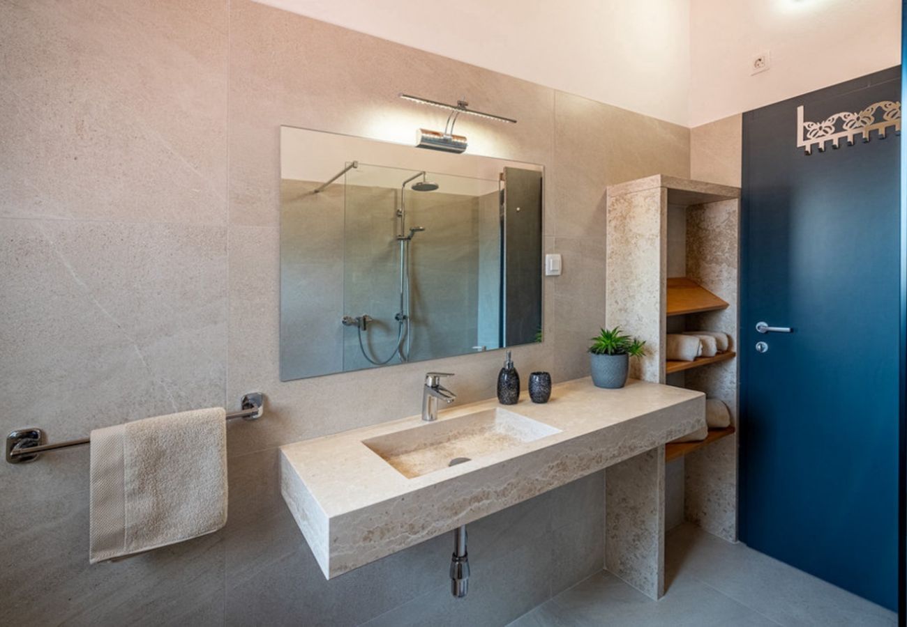 Вилла на Kašcerga - Villa Padova for 12 persons near Motovun with 84 m2 infinity pool with panoramic view & beautiful garden