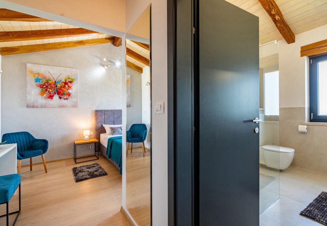 Вилла на Kašcerga - Villa Padova for 12 persons near Motovun with 84 m2 infinity pool with panoramic view & beautiful garden