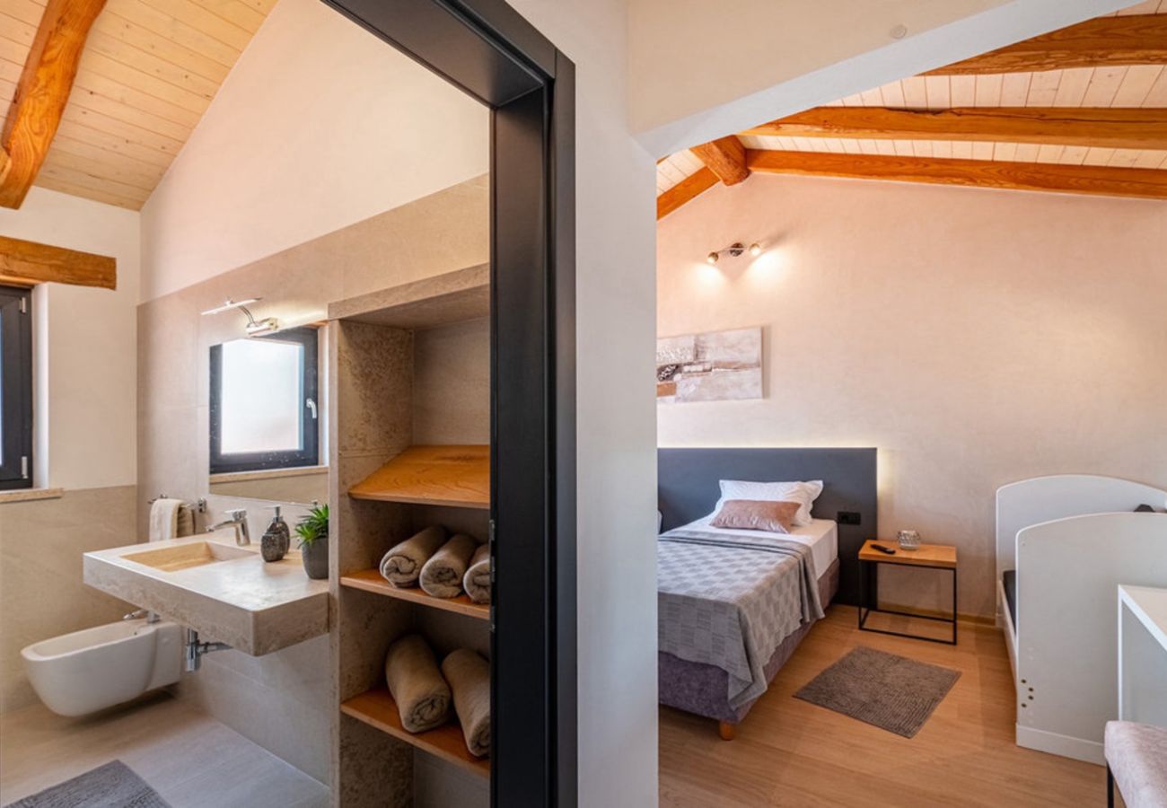 Вилла на Kašcerga - Villa Padova for 12 persons near Motovun with 84 m2 infinity pool with panoramic view & beautiful garden