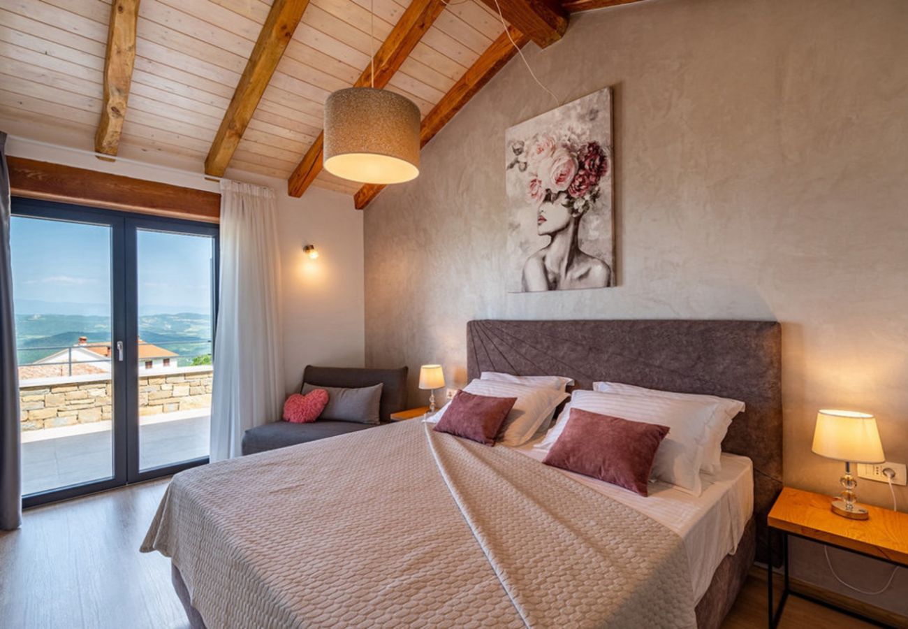 Вилла на Kašcerga - Villa Padova for 12 persons near Motovun with 84 m2 infinity pool with panoramic view & beautiful garden