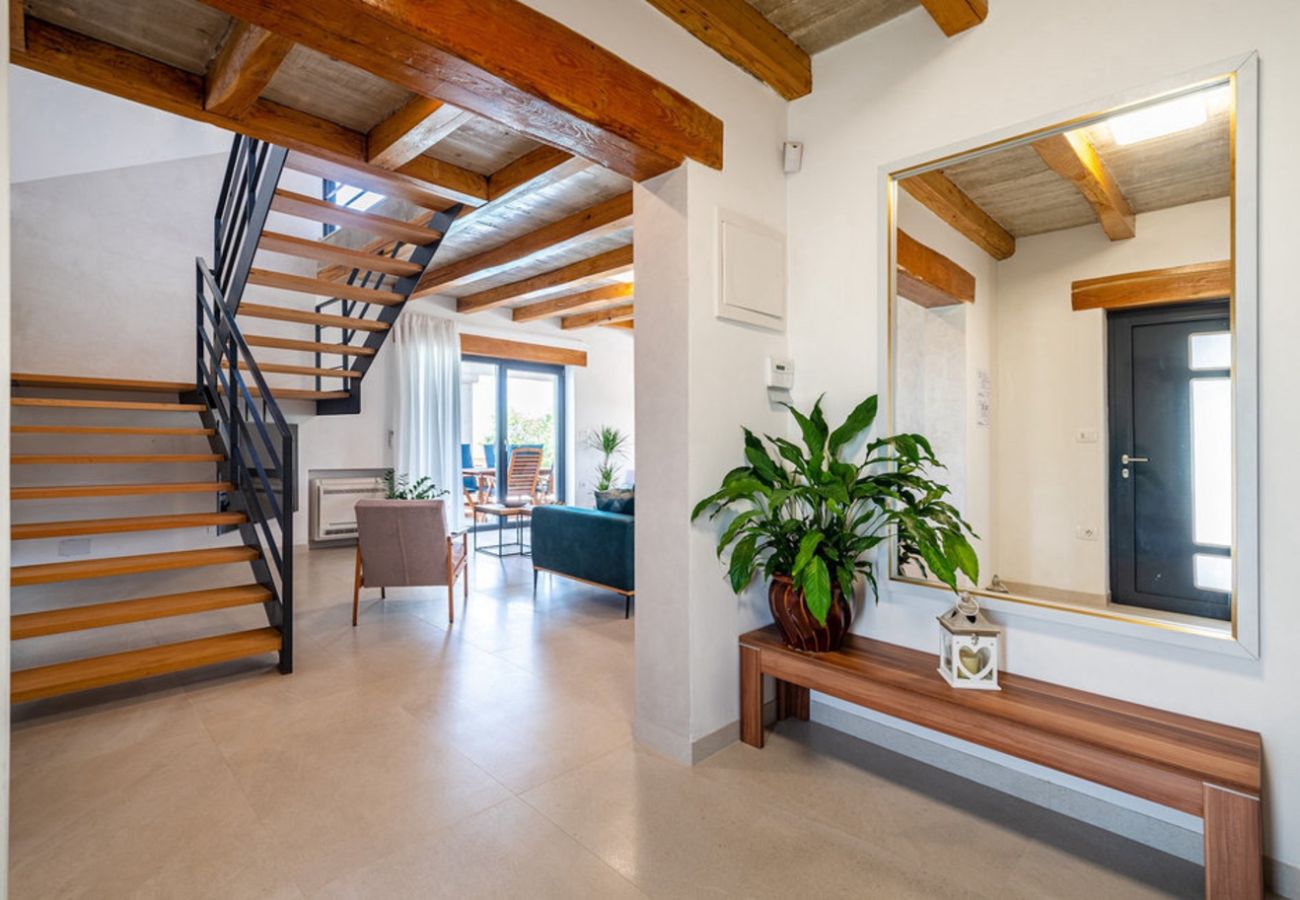 Вилла на Kašcerga - Villa Padova for 12 persons near Motovun with 84 m2 infinity pool with panoramic view & beautiful garden