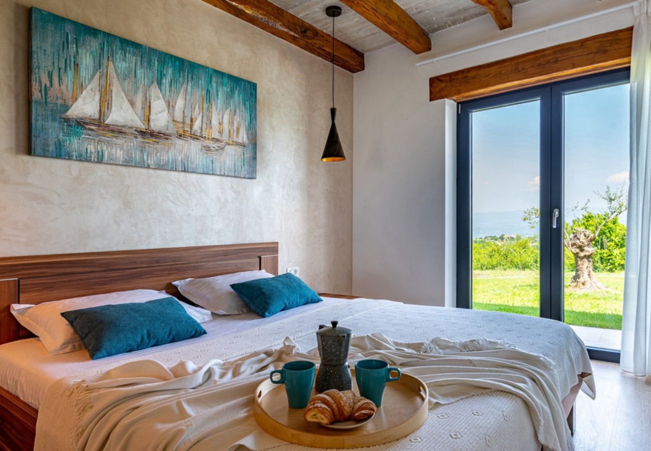 Вилла на Kašcerga - Villa Padova for 12 persons near Motovun with 84 m2 infinity pool with panoramic view & beautiful garden