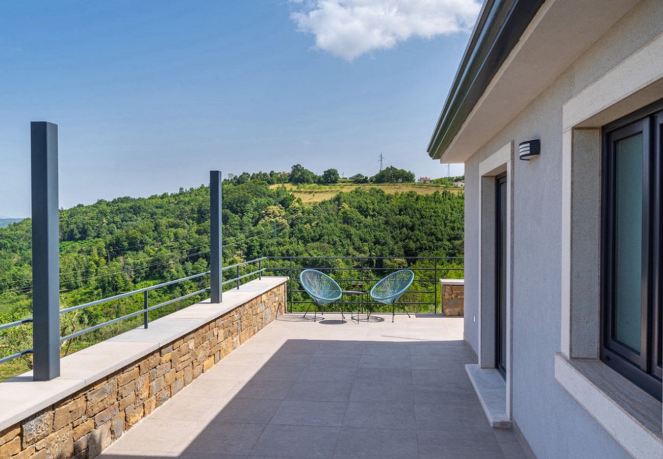 Вилла на Kašcerga - Villa Padova for 12 persons near Motovun with 84 m2 infinity pool with panoramic view & beautiful garden
