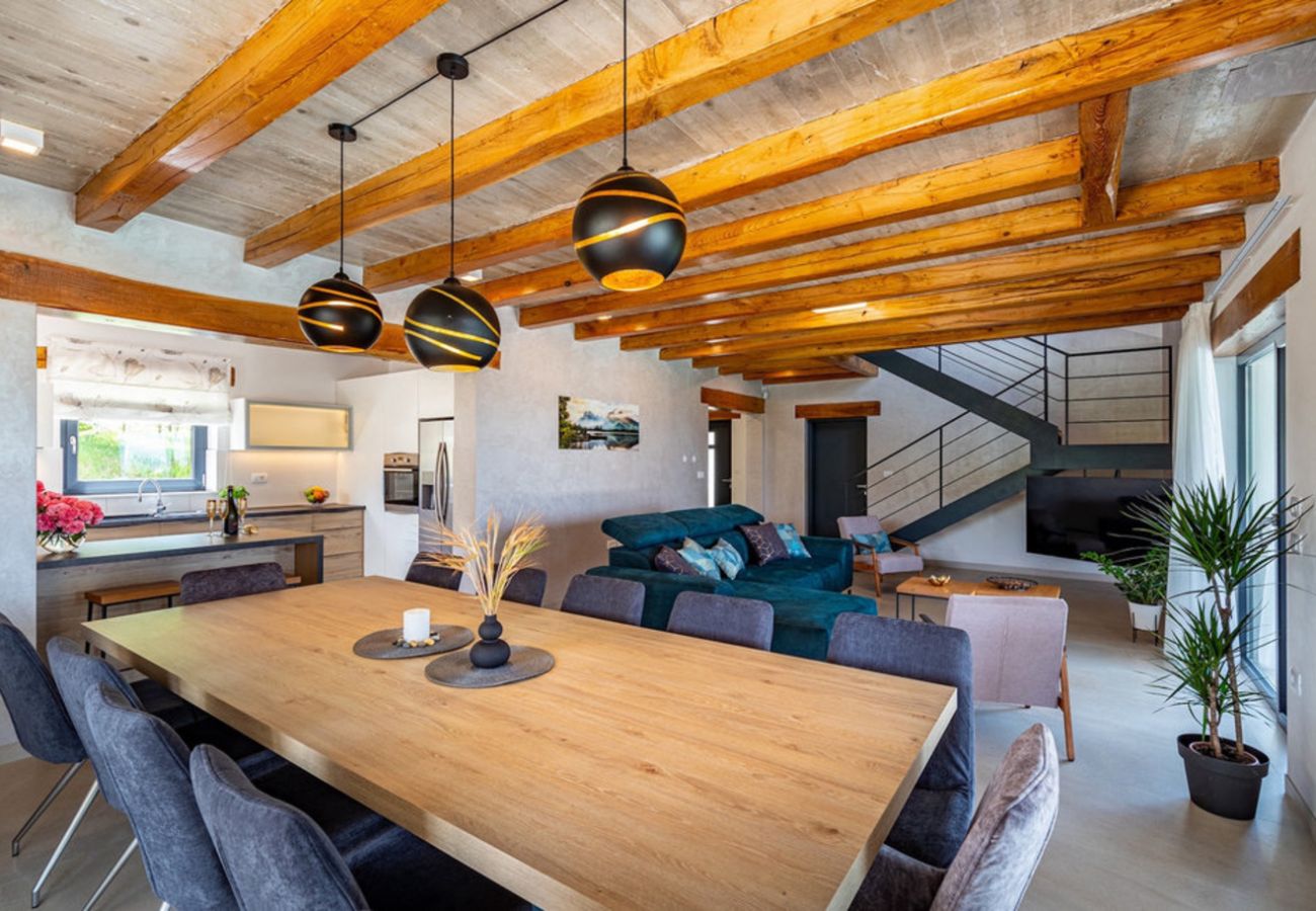 Вилла на Kašcerga - Villa Padova for 12 persons near Motovun with 84 m2 infinity pool with panoramic view & beautiful garden