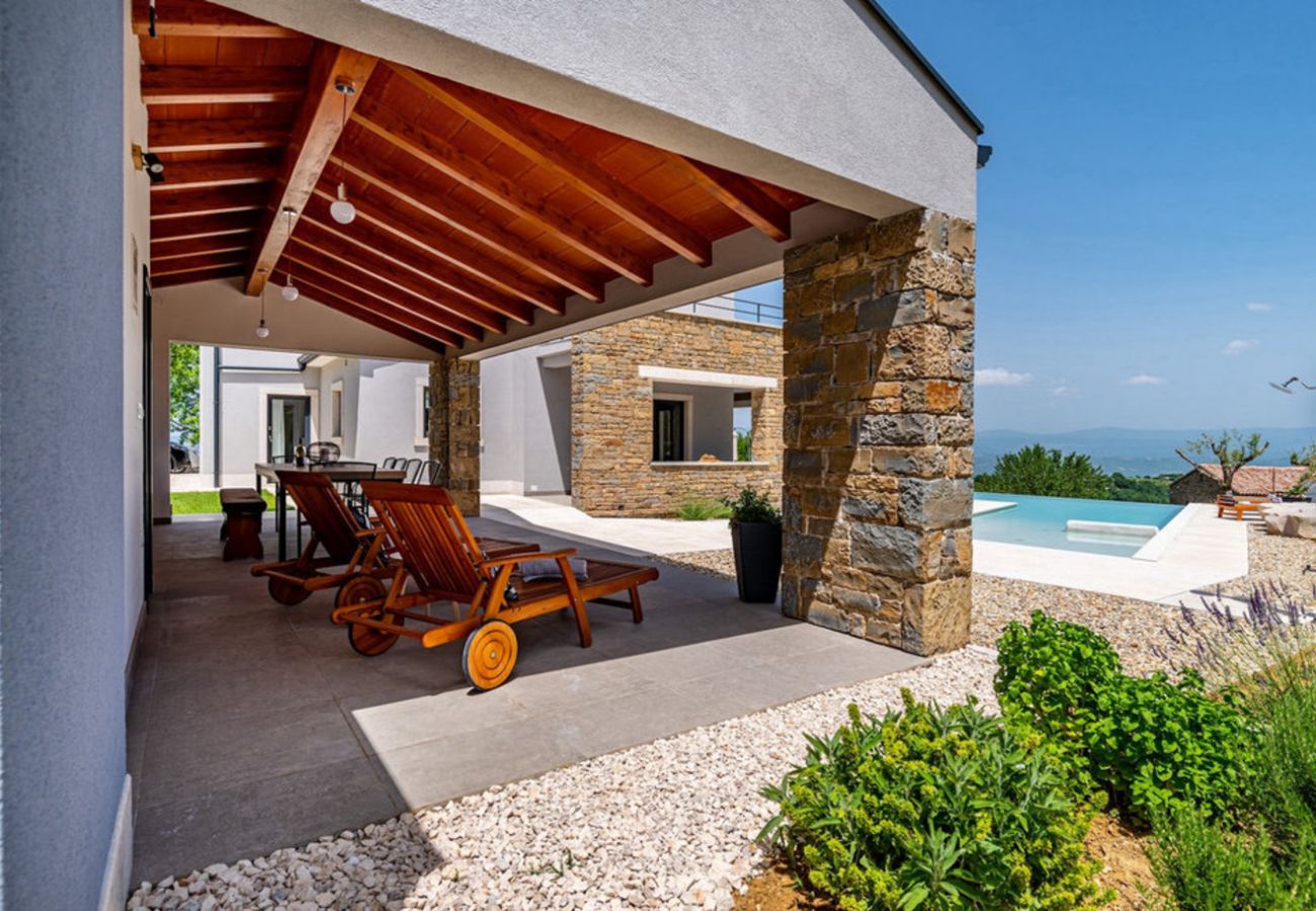 Вилла на Kašcerga - Villa Padova for 12 persons near Motovun with 84 m2 infinity pool with panoramic view & beautiful garden