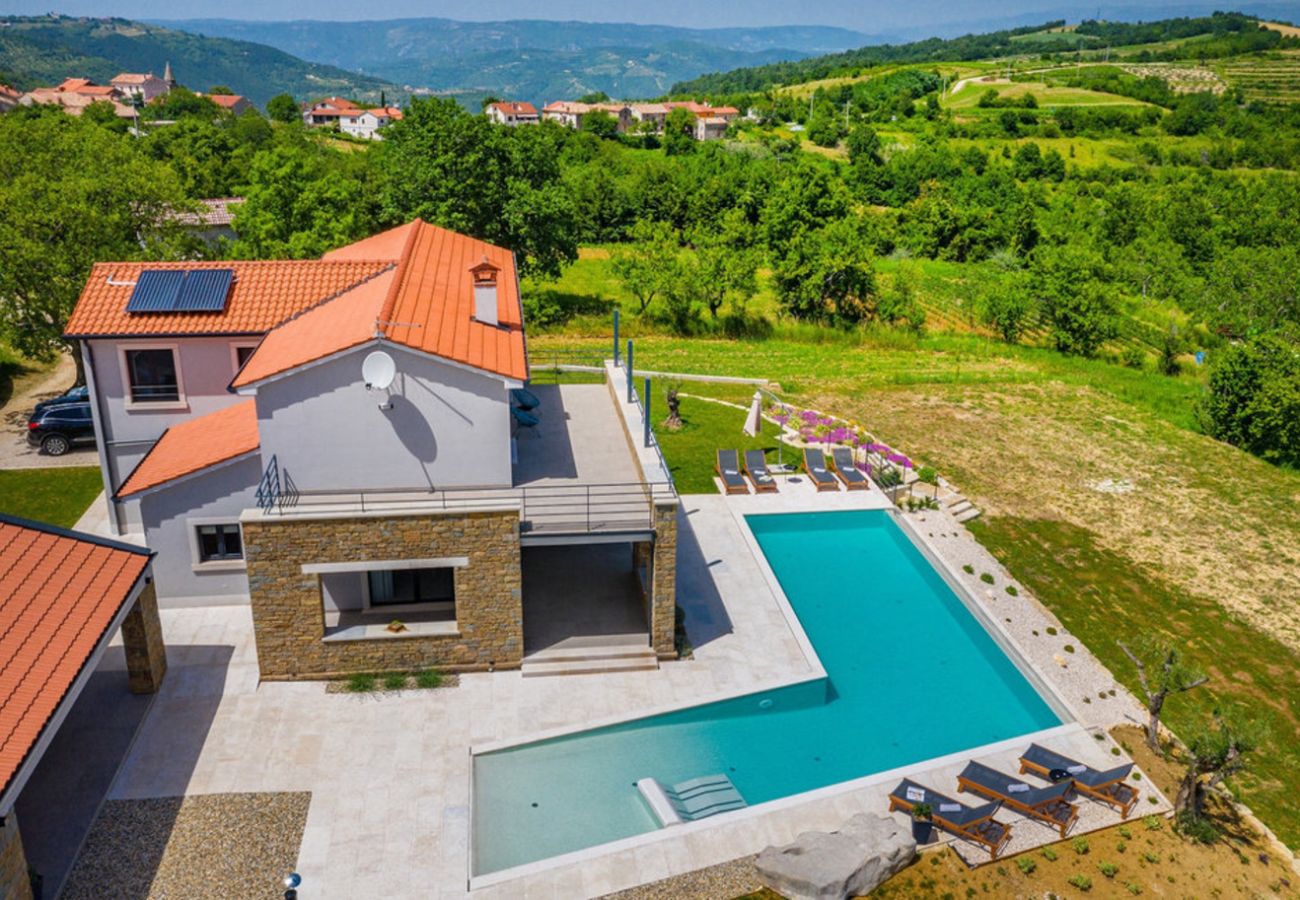 Вилла на Kašcerga - Villa Padova for 12 persons near Motovun with 84 m2 infinity pool with panoramic view & beautiful garden