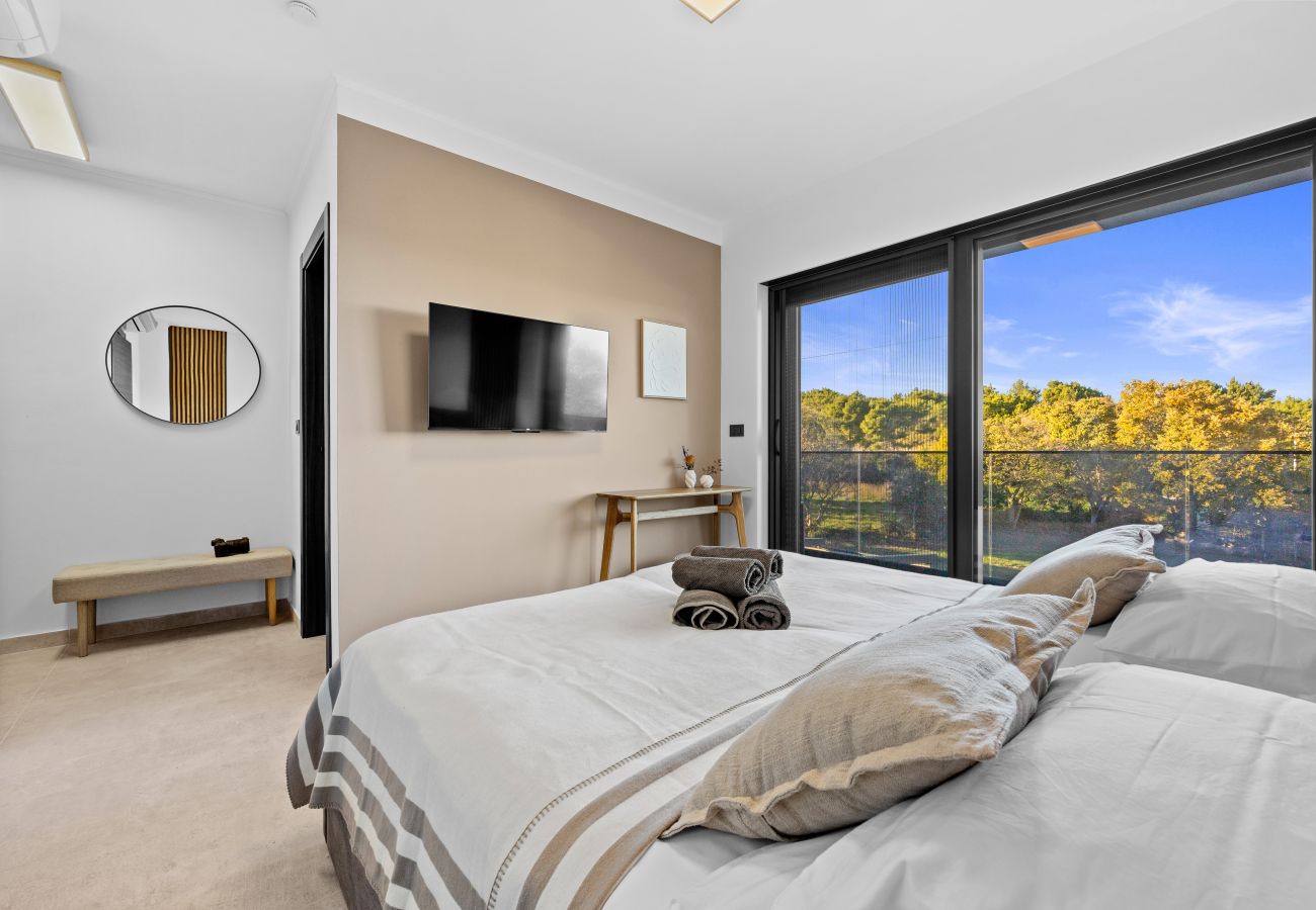 Вилла на Ližnjan - Casa Carla near Medulin for 10 persons with 48 m2 heated pool and beautiful sea view - pet friendly