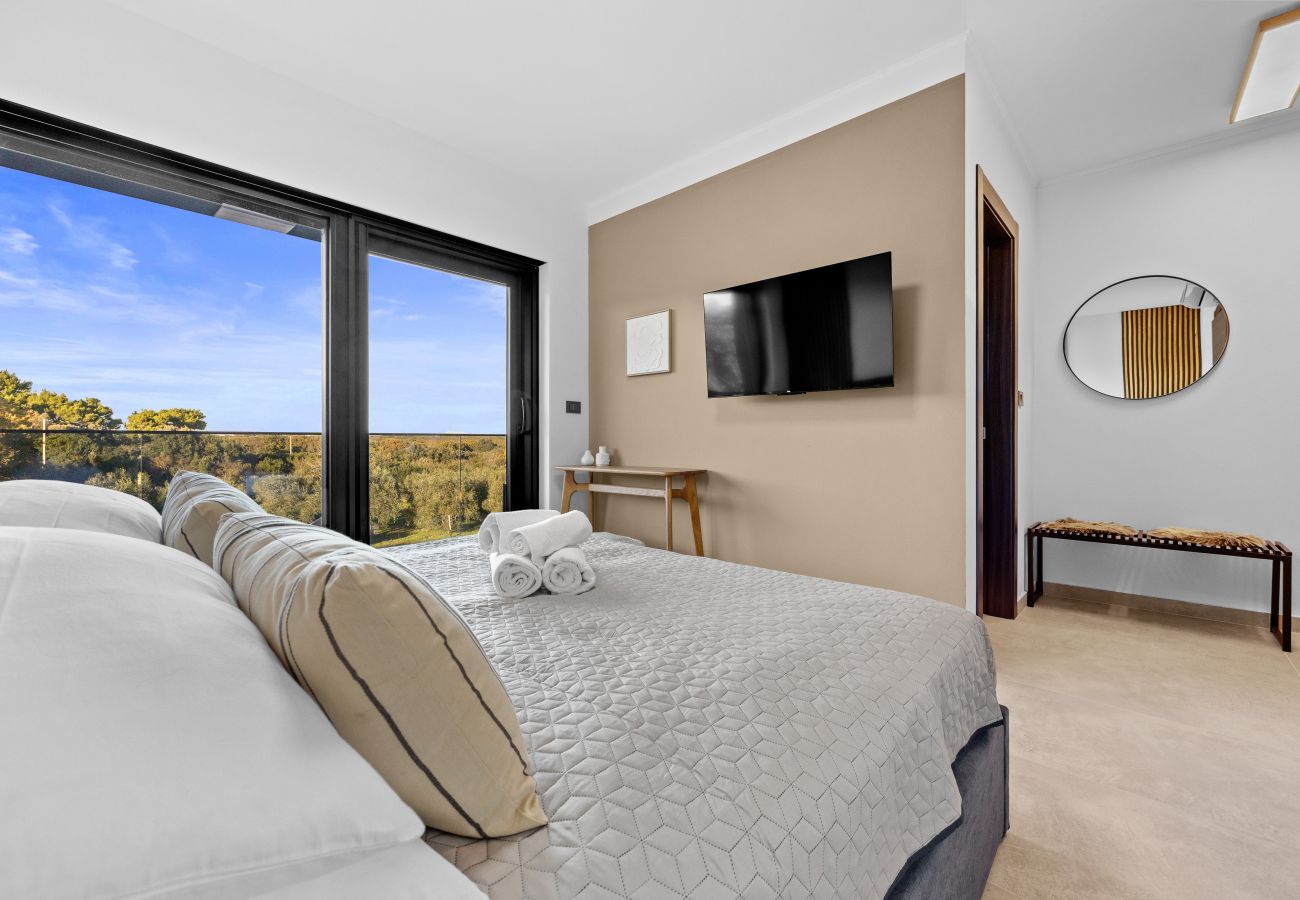 Вилла на Ližnjan - Casa Carla near Medulin for 10 persons with 48 m2 heated pool and beautiful sea view - pet friendly