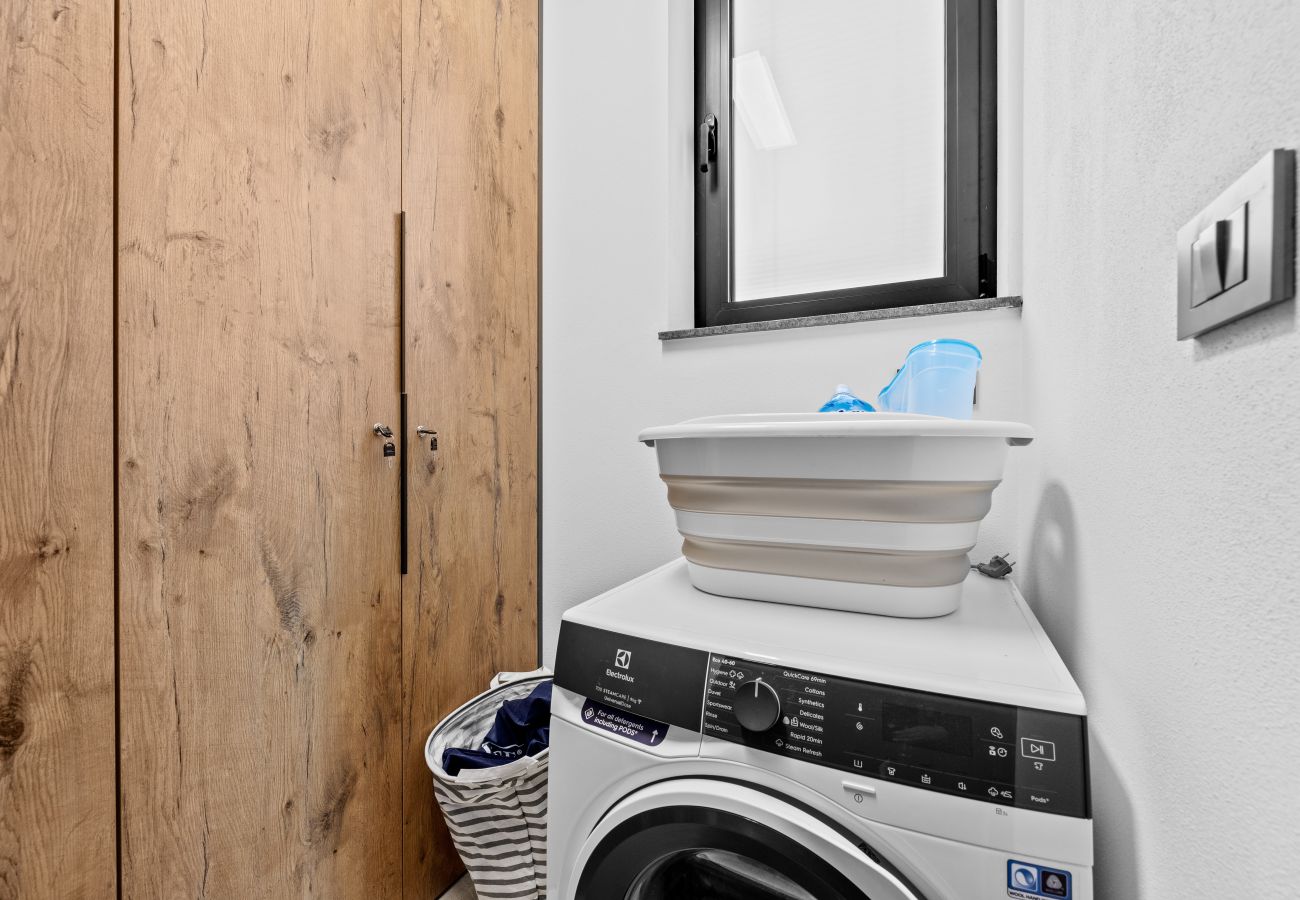 Вилла на Ližnjan - Casa Carla near Medulin for 10 persons with 48 m2 heated pool and beautiful sea view - pet friendly