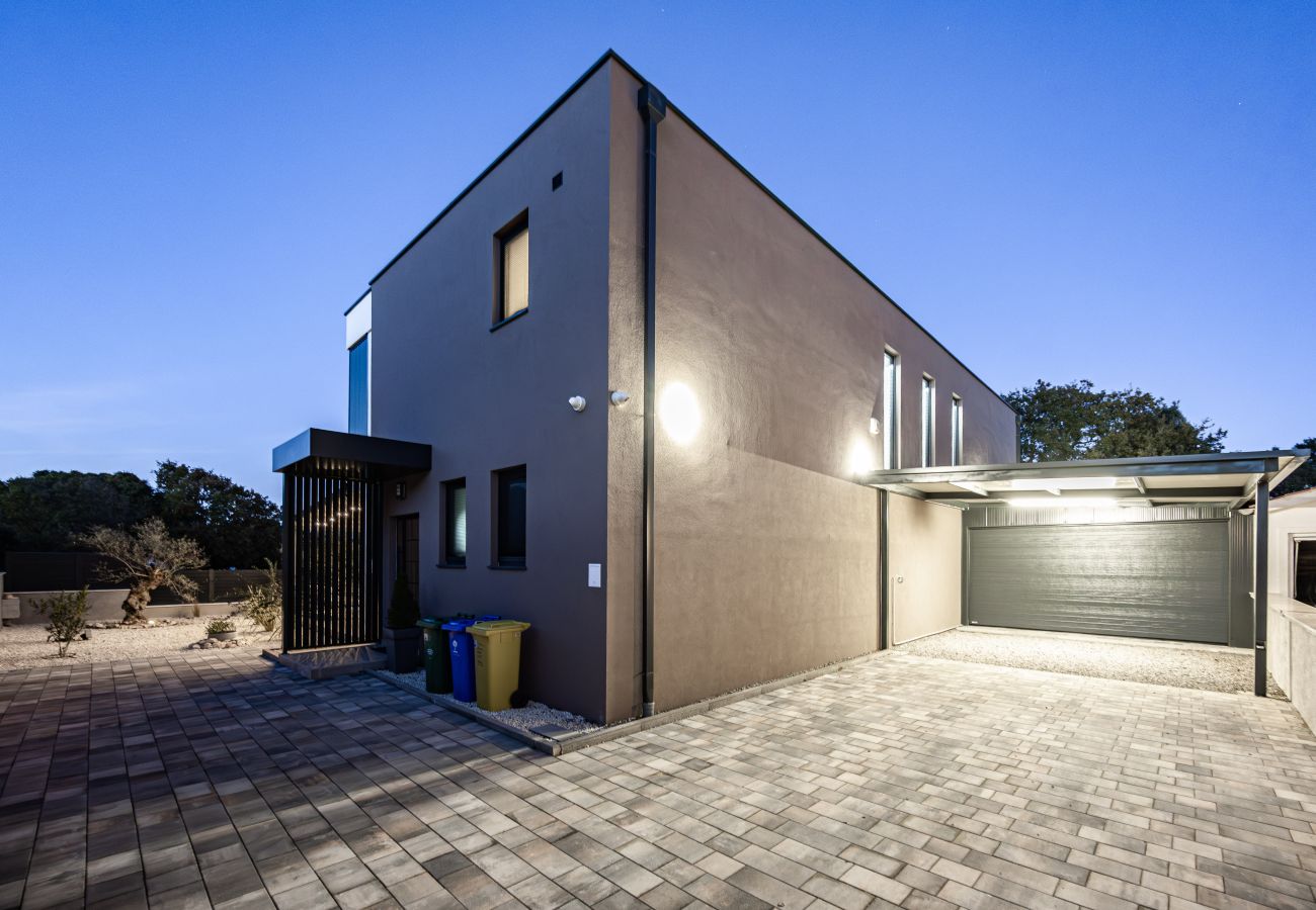 Вилла на Ližnjan - Casa Carla near Medulin for 10 persons with 48 m2 heated pool and beautiful sea view - pet friendly