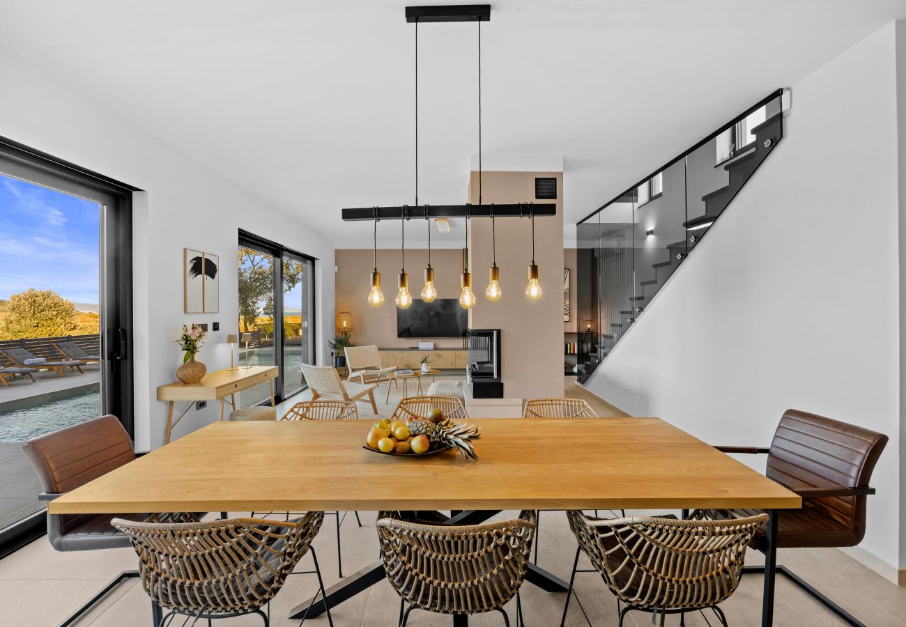 Вилла на Ližnjan - Casa Carla near Medulin for 10 persons with 48 m2 heated pool and beautiful sea view - pet friendly