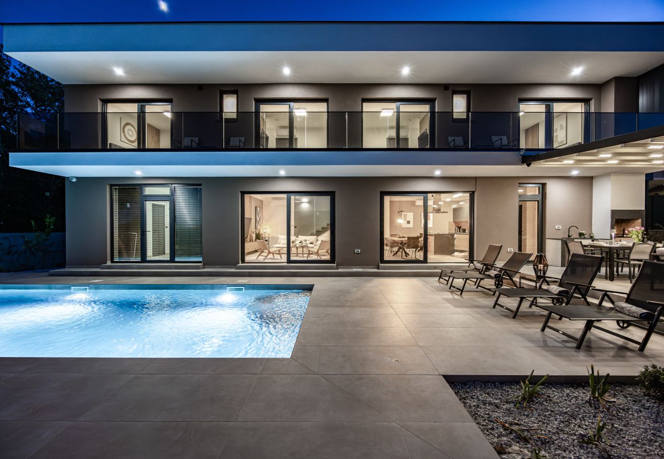 Вилла на Ližnjan - Casa Carla near Medulin for 10 persons with 48 m2 heated pool and beautiful sea view - pet friendly