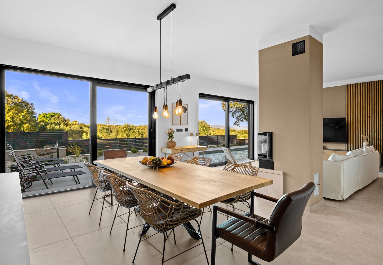 Вилла на Ližnjan - Casa Carla near Medulin for 10 persons with 48 m2 heated pool and beautiful sea view - pet friendly