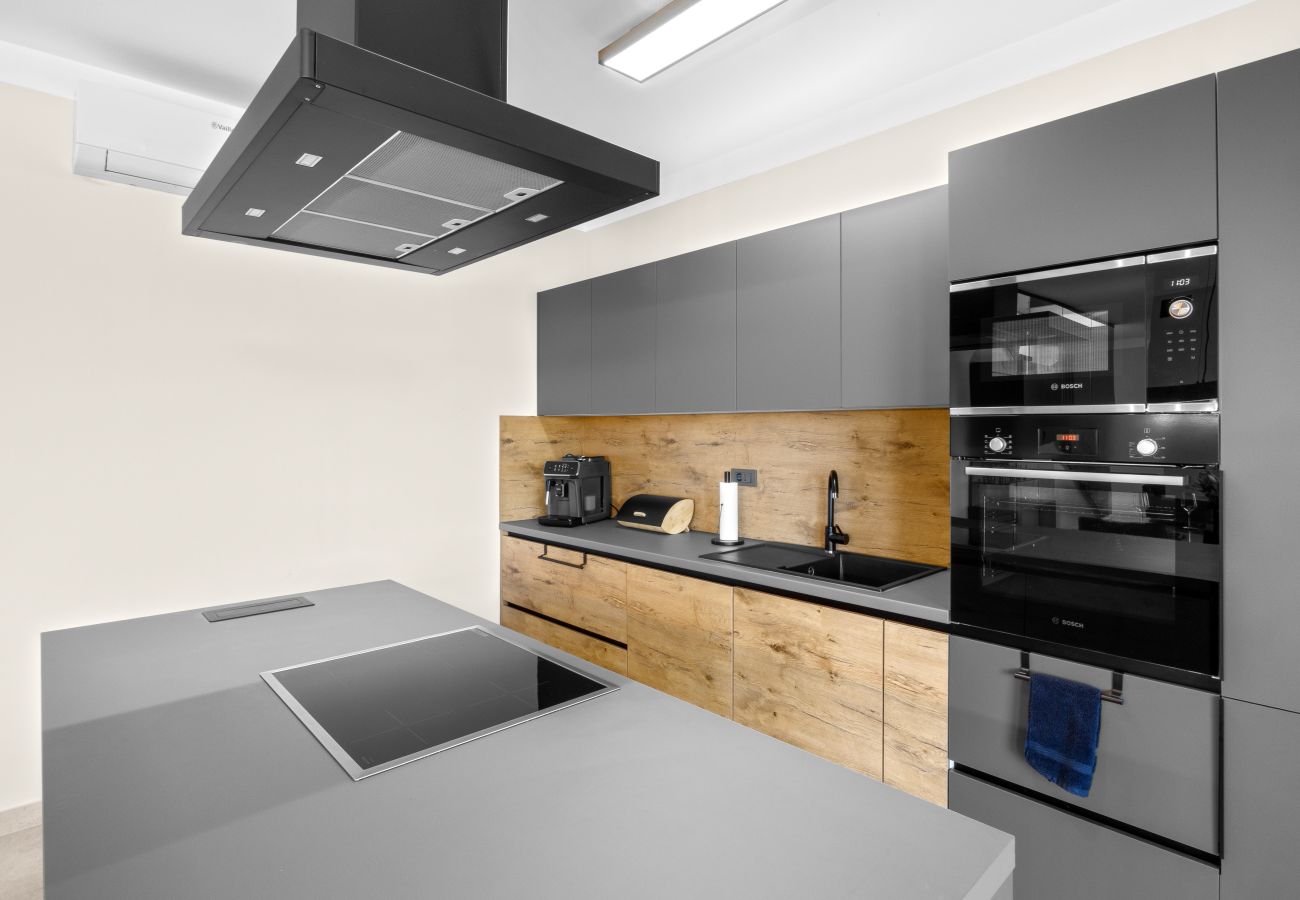 Вилла на Ližnjan - Villa Malena near Medulin for 8 persons with 51 m2 heated pool, wellness & beautiful sea view