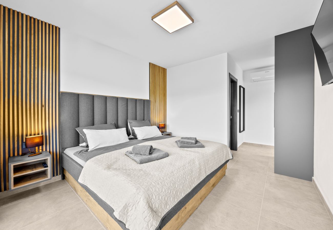 Вилла на Ližnjan - Villa Malena near Medulin for 8 persons with 51 m2 heated pool, wellness & beautiful sea view