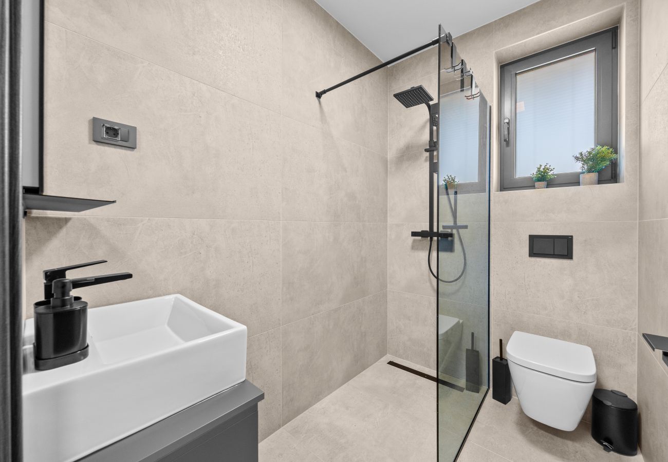 Вилла на Ližnjan - Villa Malena near Medulin for 8 persons with 51 m2 heated pool, wellness & beautiful sea view