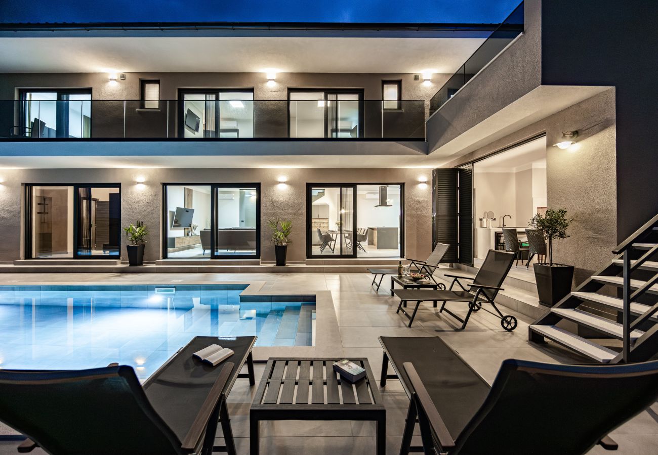 Вилла на Ližnjan - Villa Malena near Medulin for 8 persons with 51 m2 heated pool, wellness & beautiful sea view