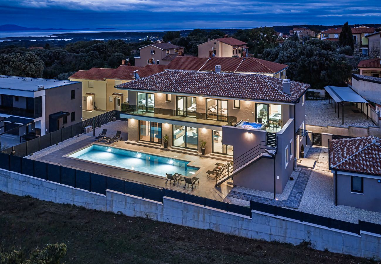 Вилла на Ližnjan - Villa Malena near Medulin for 8 persons with 51 m2 heated pool, wellness & beautiful sea view