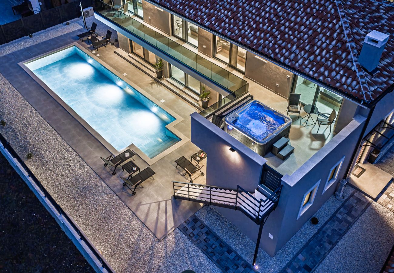 Вилла на Ližnjan - Villa Malena near Medulin for 8 persons with 51 m2 heated pool, wellness & beautiful sea view