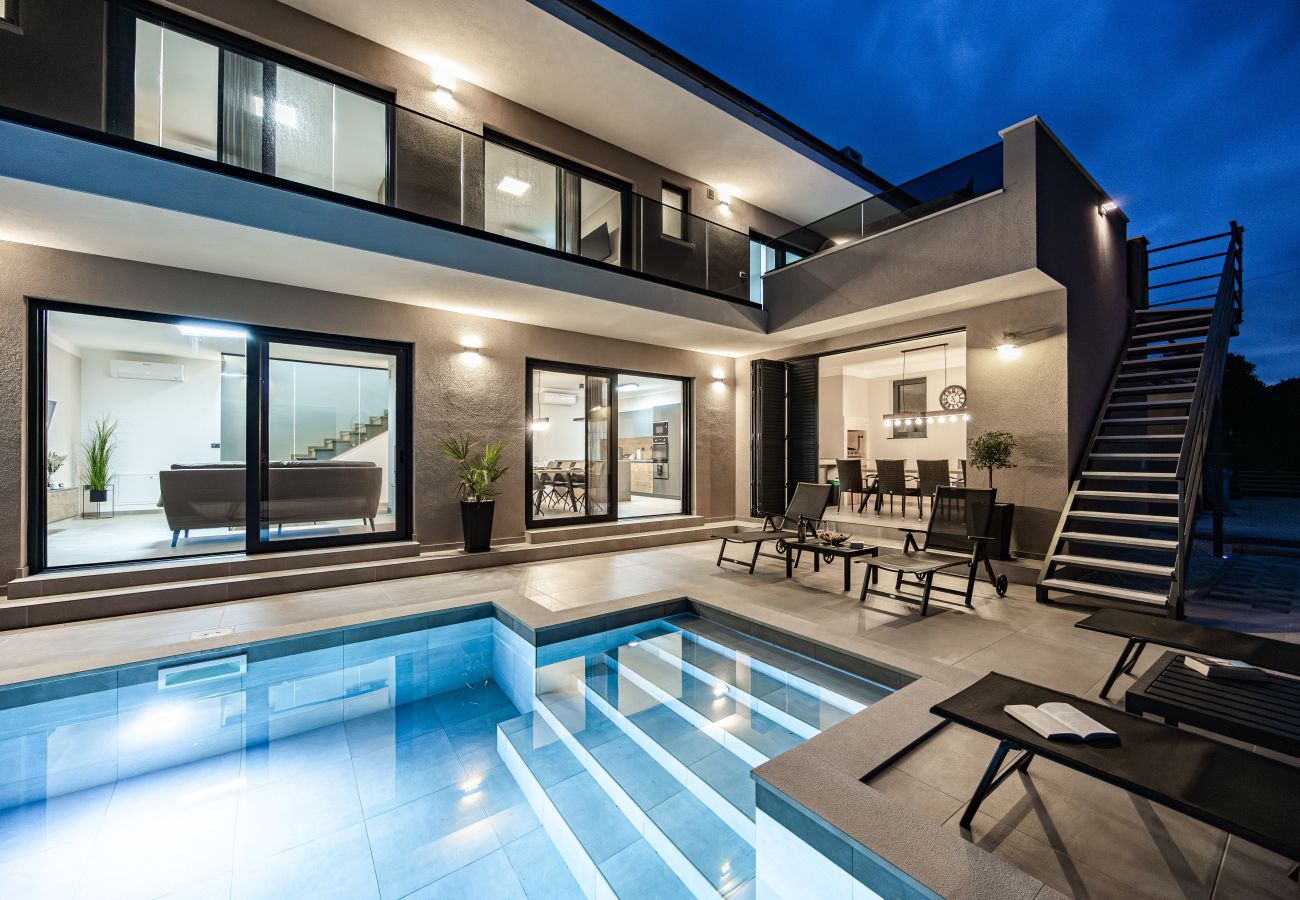 Вилла на Ližnjan - Villa Malena near Medulin for 8 persons with 51 m2 heated pool, wellness & beautiful sea view