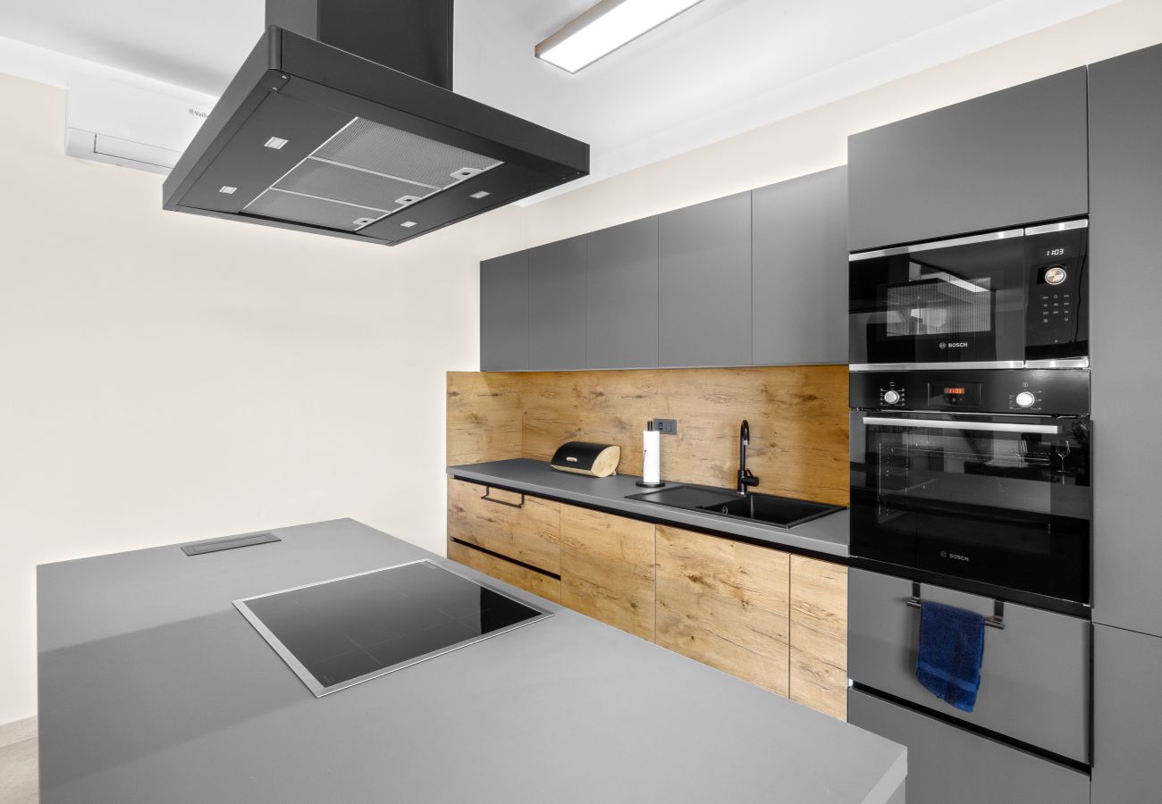 Вилла на Ližnjan - Villa Malena near Medulin for 8 persons with 51 m2 heated pool, wellness & beautiful sea view