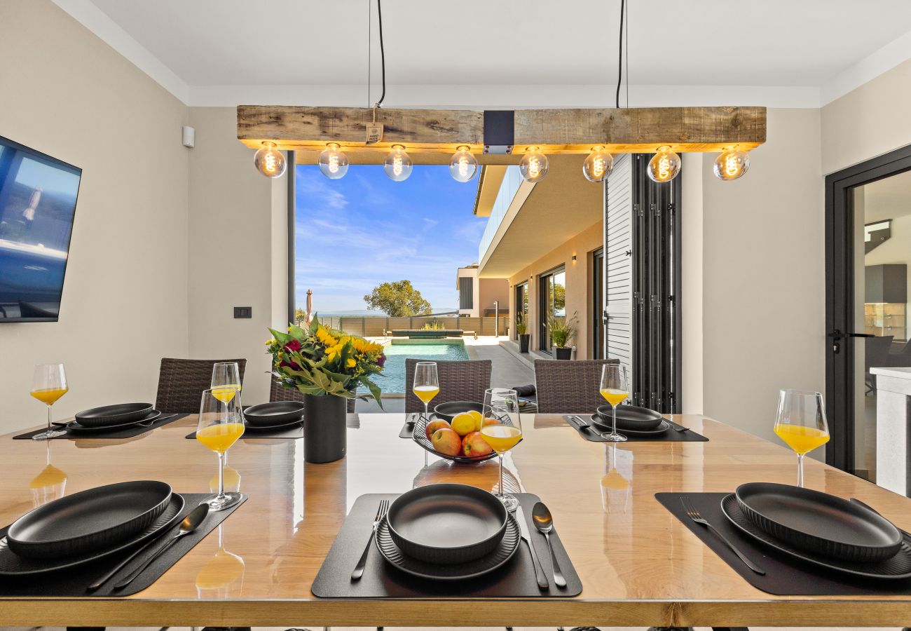 Вилла на Ližnjan - Villa Malena near Medulin for 8 persons with 51 m2 heated pool, wellness & beautiful sea view