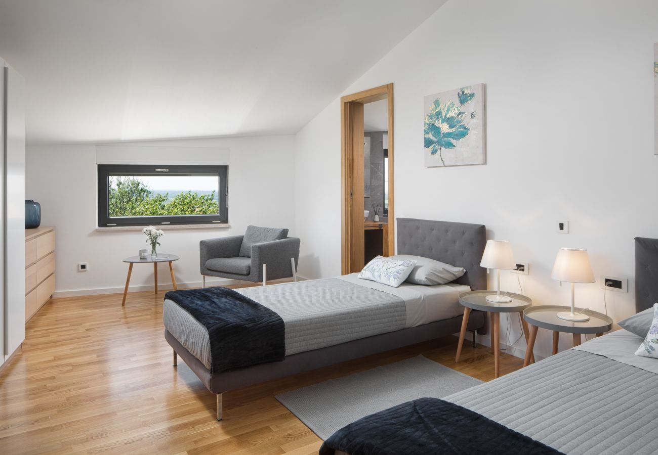 Вилла на Brnobici - Villa Mariva for 8 persons near Poreč with 44 m2 heated pool, sea view, fitness & kids playground