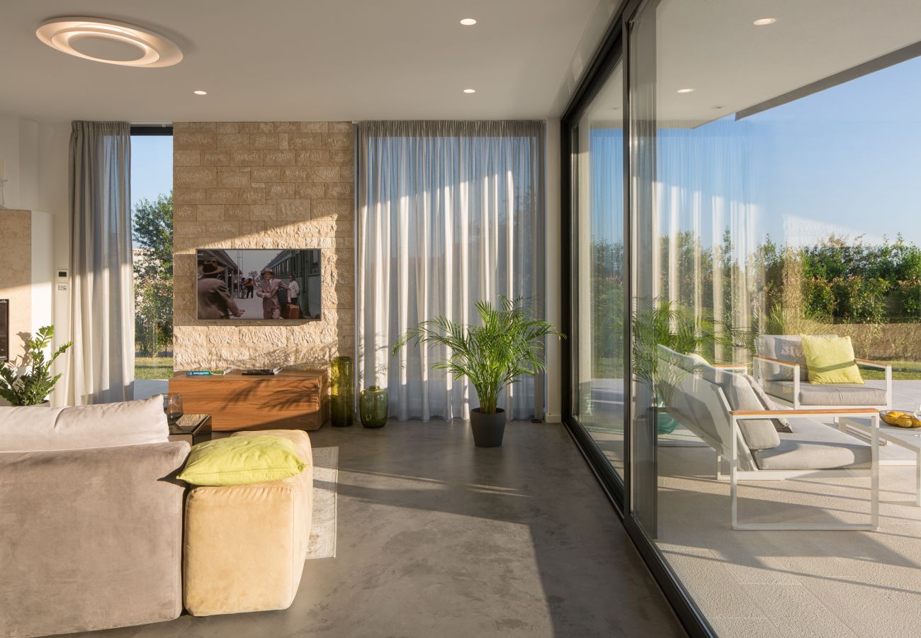 Вилла на Brnobici - Villa Mariva for 8 persons near Poreč with 44 m2 heated pool, sea view, fitness & kids playground