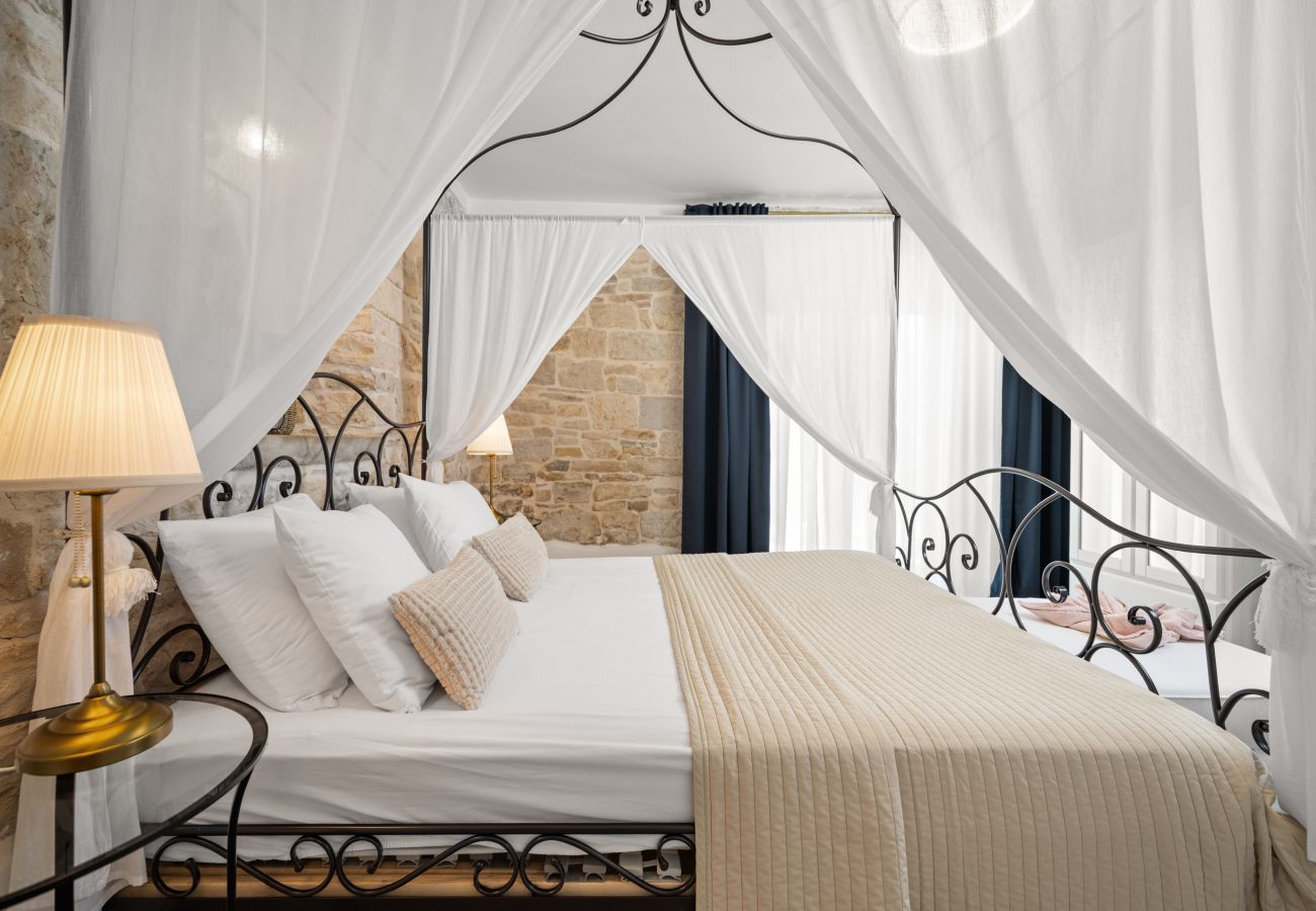 Вилла на Valentici - Villa Gambin near Poreč for 8 persons with private 36 m2 pool, whirlpool, kids playground & sea view