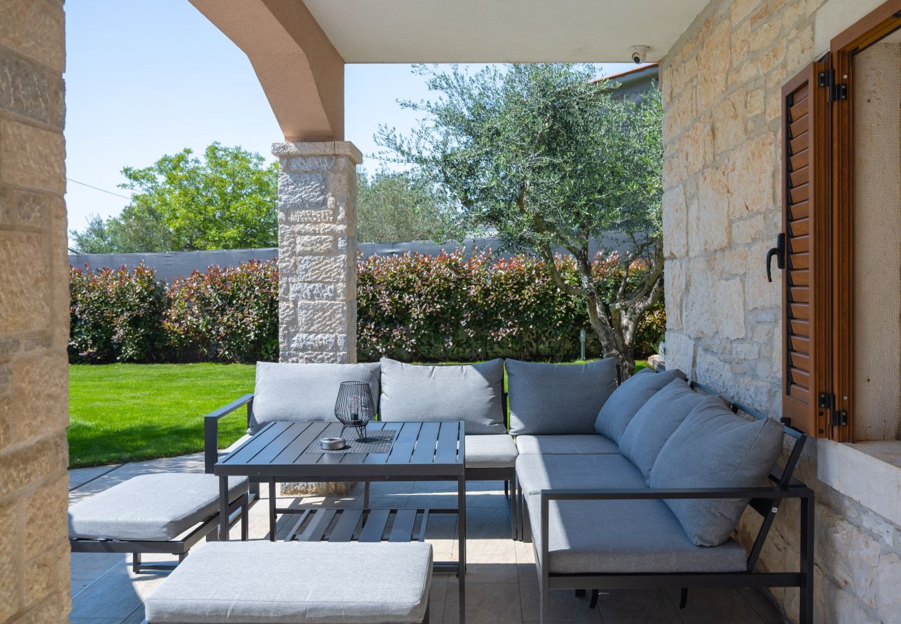 Вилла на Valentici - Villa Gambin near Poreč for 8 persons with private 36 m2 pool, whirlpool, kids playground & sea view