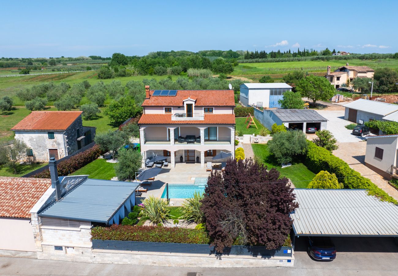 Вилла на Valentici - Villa Gambin near Poreč for 8 persons with private 36 m2 pool, whirlpool, kids playground & sea view