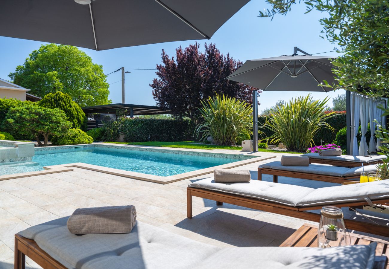 Вилла на Valentici - Villa Gambin near Poreč for 8 persons with private 36 m2 pool, whirlpool, kids playground & sea view