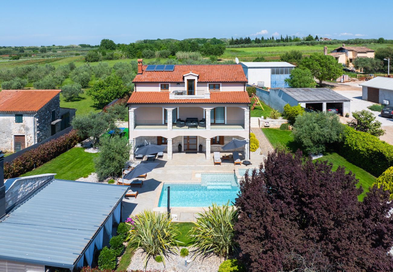Вилла на Valentici - Villa Gambin near Poreč for 8 persons with private 36 m2 pool, whirlpool, kids playground & sea view