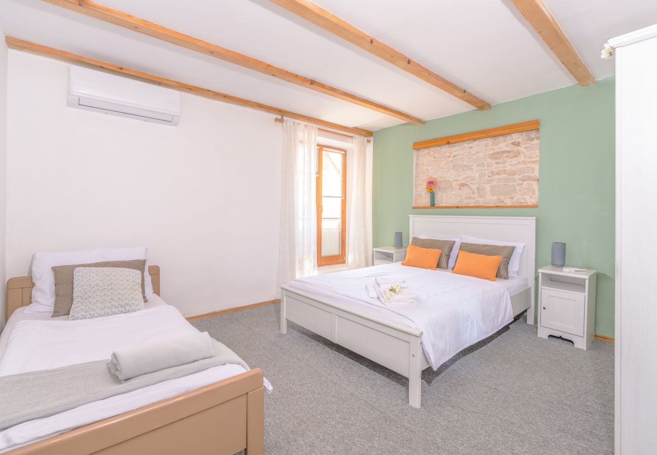 Вилла на Peroj - Villa Weiße Feder near Fažana for 5 persons with small heated pool & sea view - only 1,2 km from beach 