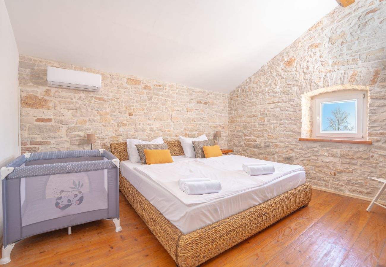Вилла на Peroj - Villa Weiße Feder near Fažana for 5 persons with small heated pool & sea view - only 1,2 km from beach 