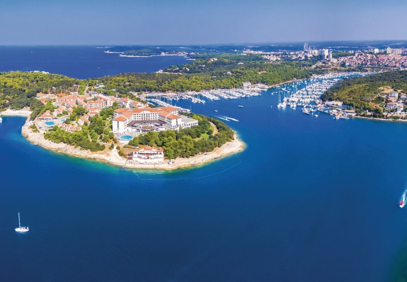 Вилла на Jadreški - Villa Tramontana near Pula for 6 persons with 30m2 private pool 