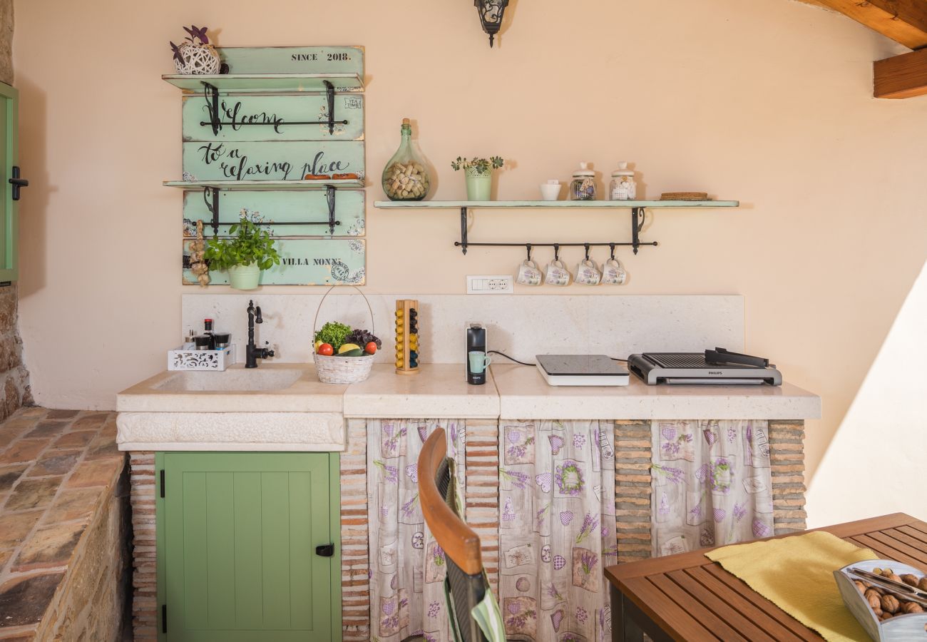 Вилла на Cerion - Villa Nonni in Central Istria for 4 persons with 32 m2 private pool, jacuzzi, free bikes & kids playground