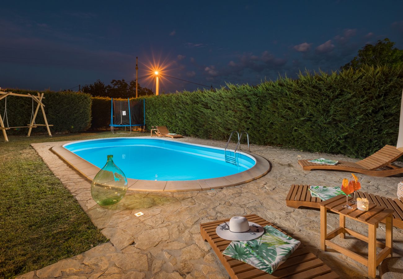 Вилла на Cerion - Villa Nonni in Central Istria for 4 persons with 32 m2 private pool, jacuzzi, free bikes & kids playground