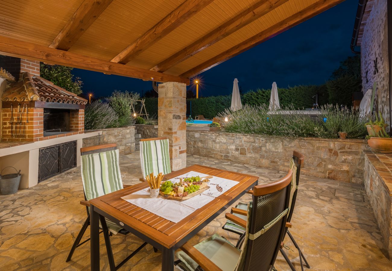 Вилла на Cerion - Villa Nonni in Central Istria for 4 persons with 32 m2 private pool, jacuzzi, free bikes & kids playground