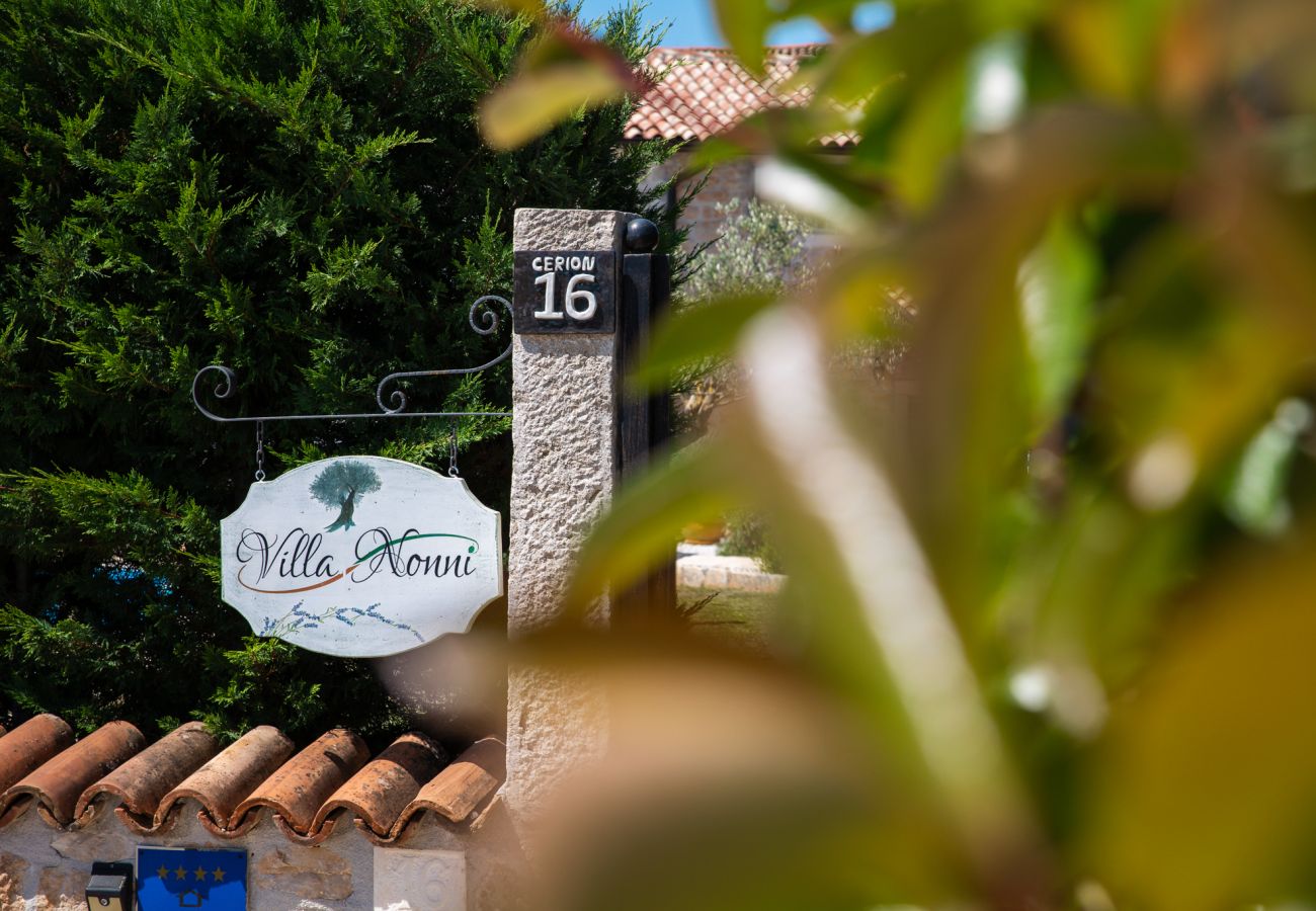 Вилла на Cerion - Villa Nonni in Central Istria for 4 persons with 32 m2 private pool, jacuzzi, free bikes & kids playground