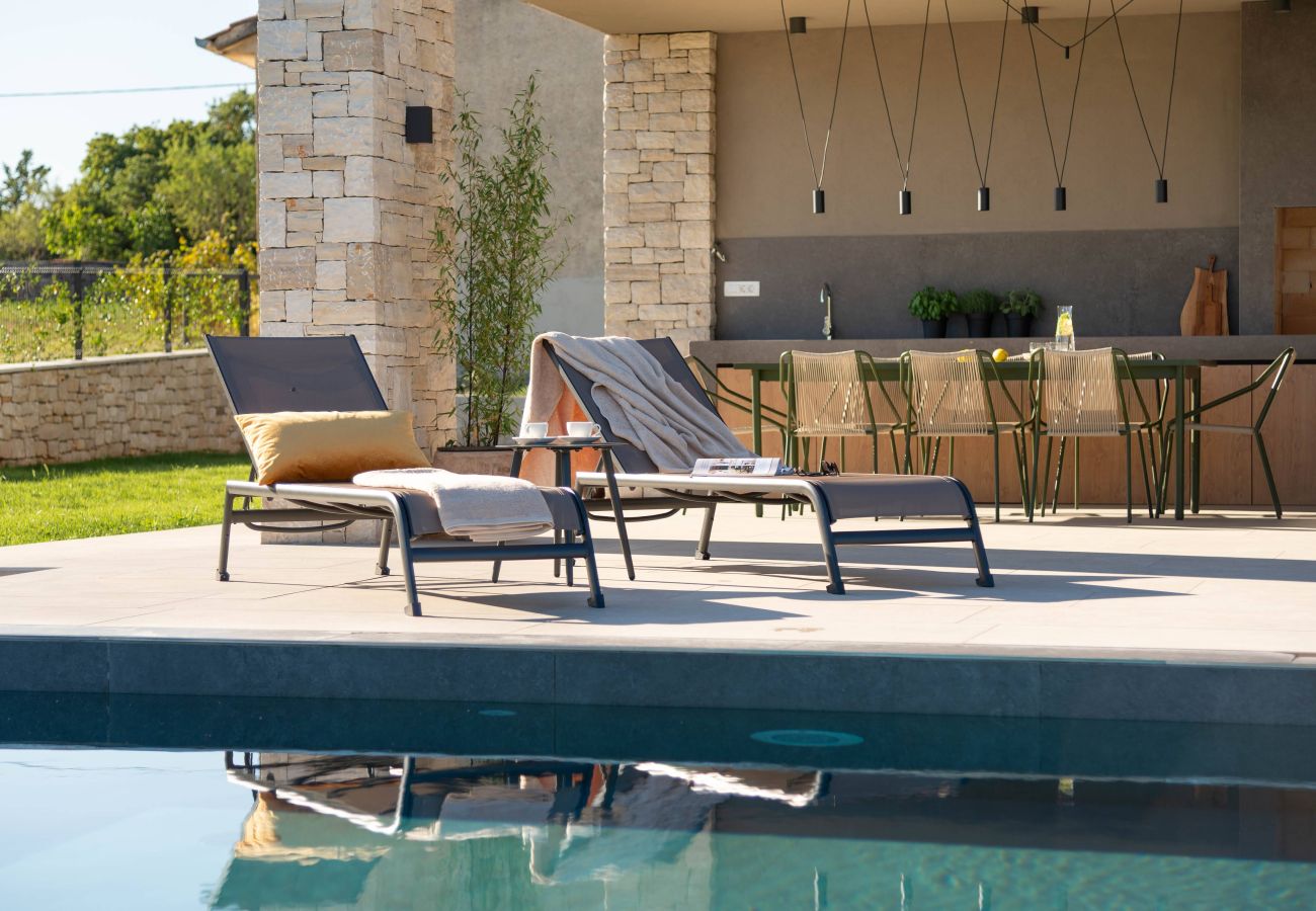 Вилла на Kurili - Villa Natura Silente near Rovinj for 8 people with 40 m2 heated pool, sauna & jacuzzi 