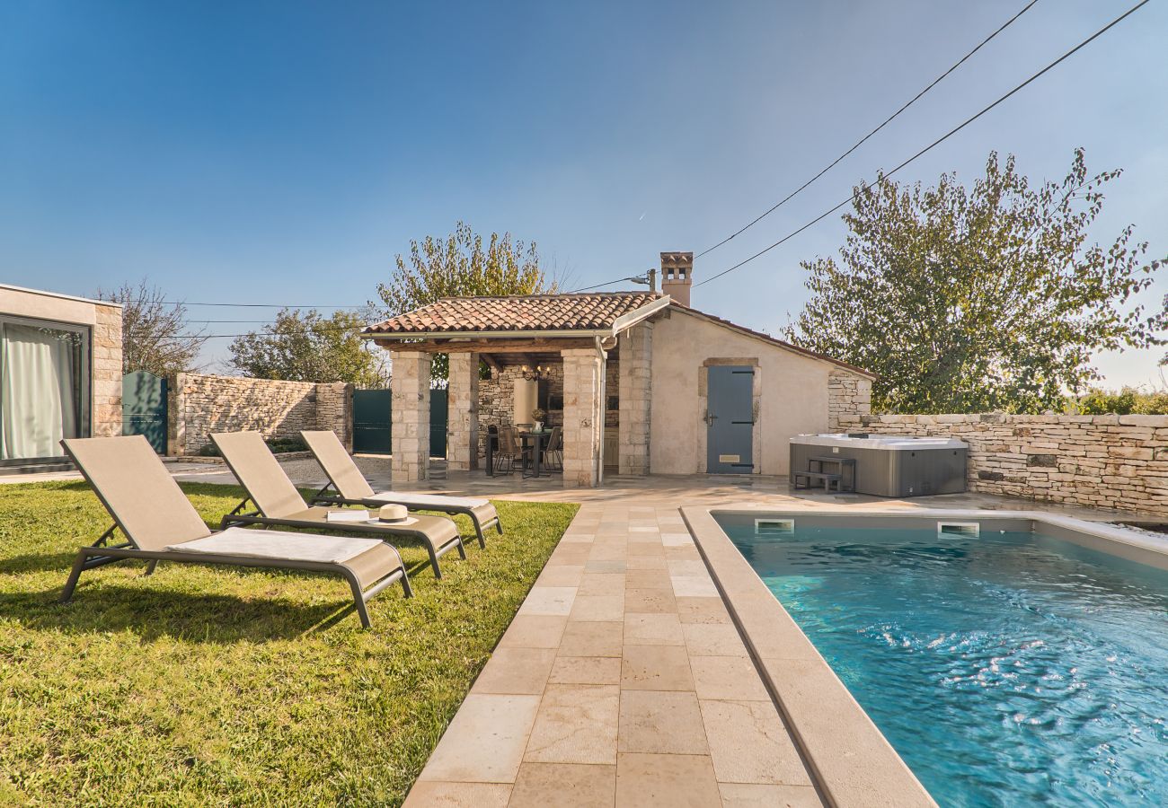 Вилла на Kurili - Charming Villa Spirit of Istria near Rovinj for 6 persons with 32 m2 private pool & jacuzzi